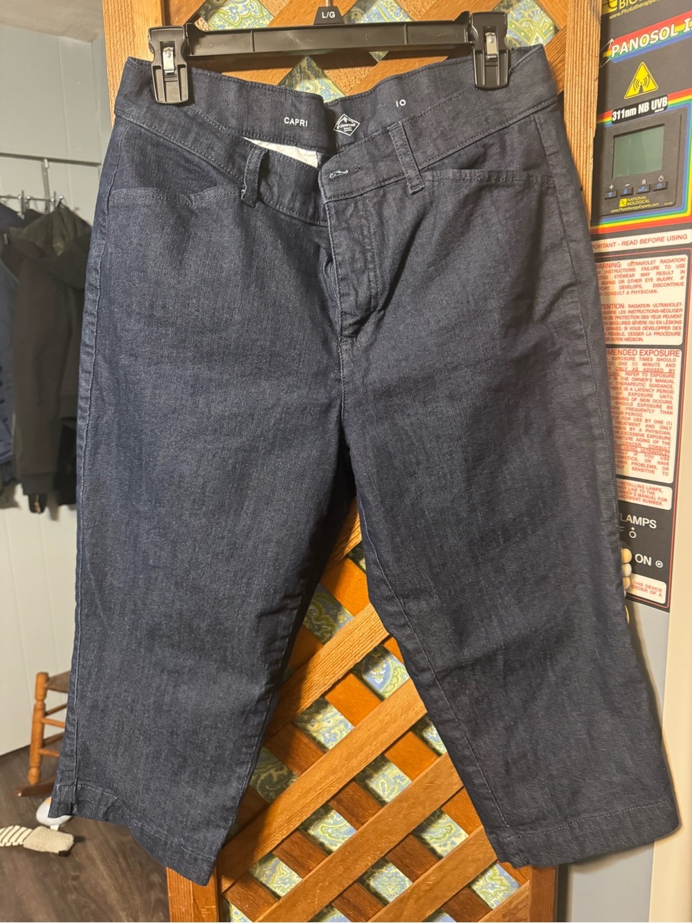 St. John's Bay Navy Capri Pants